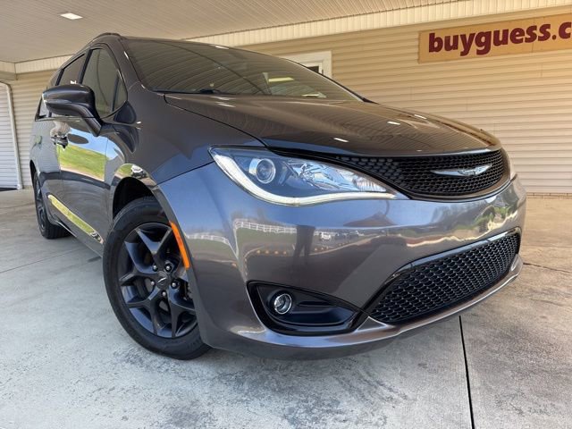 Used 2020 Chrysler Pacifica Limited w/ S Appearance Package image 2