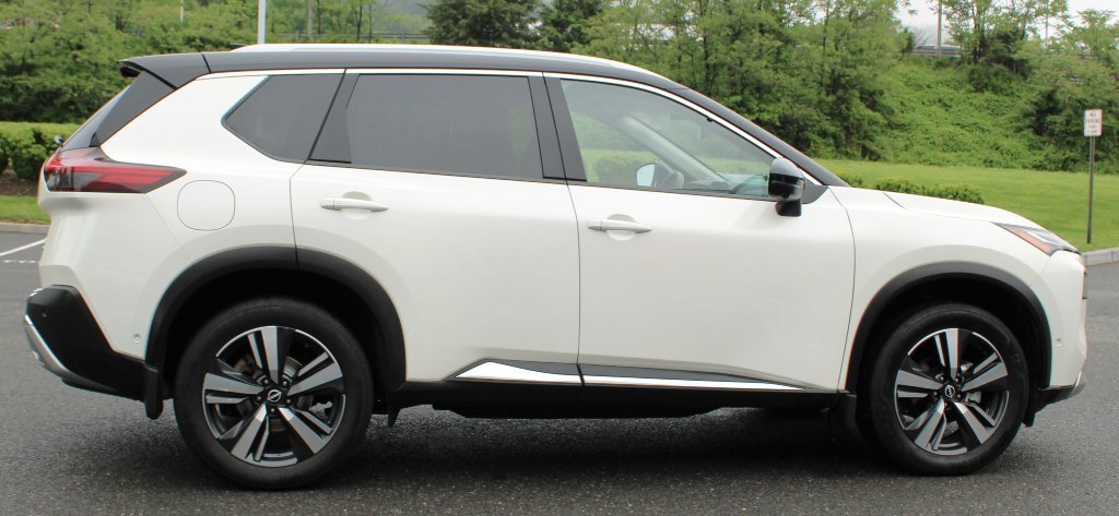 Certified 2022 Nissan Rogue Platinum w/ Head-Up Display Package image 5