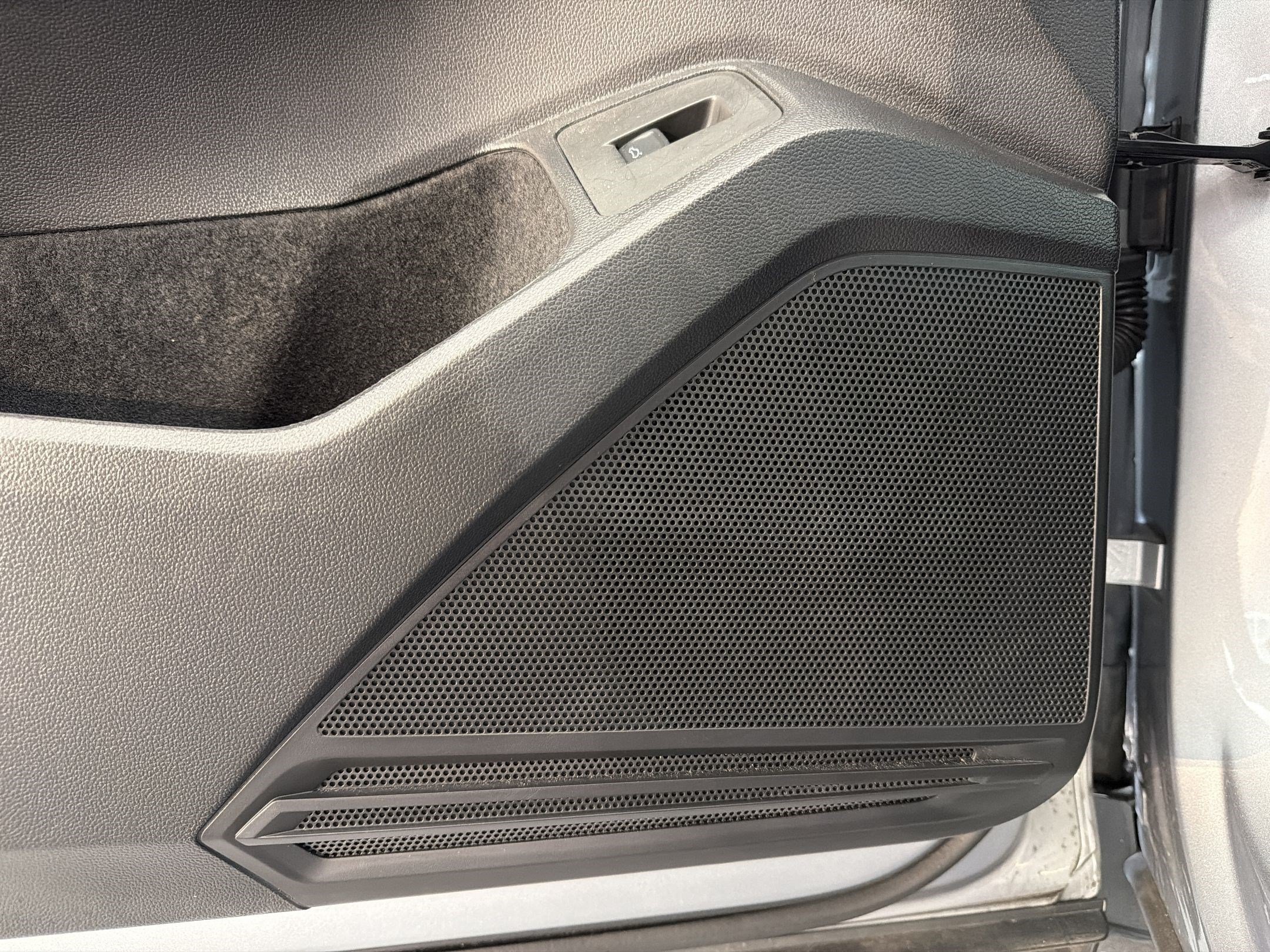 Certified 2024 Volkswagen Tiguan SE w/ Panoramic Sunroof Package AWD/4WD image 26