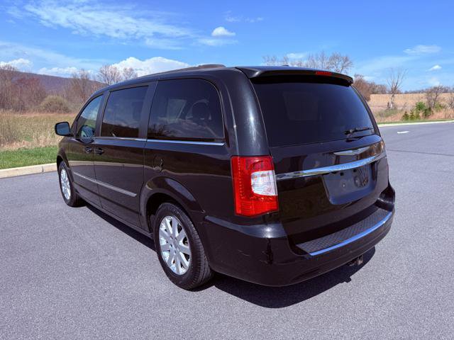Used 2015 Chrysler Town & Country Touring FWD image 8