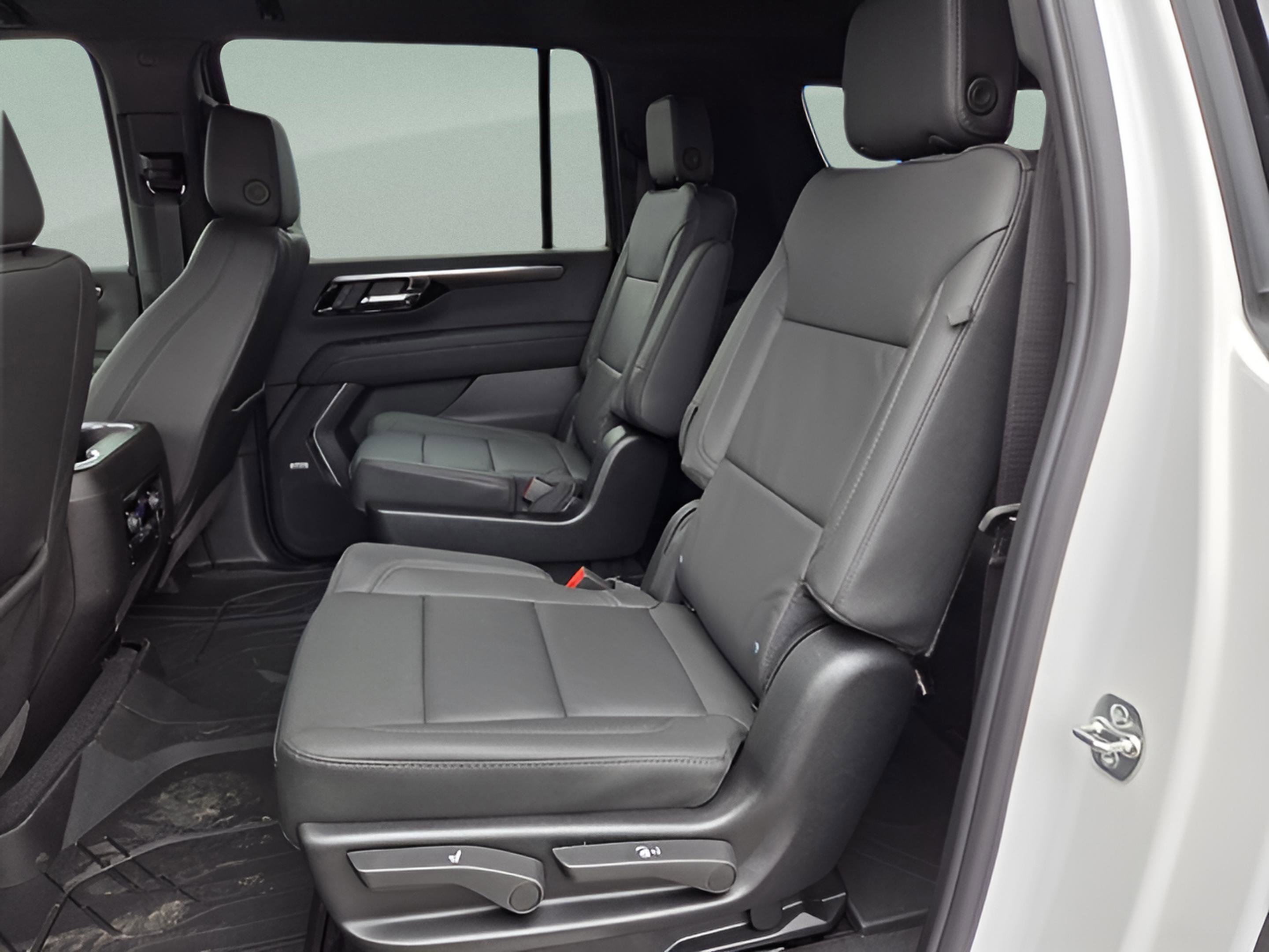 New 2026 Chevrolet Suburban Z71 w/ Comfort Package image 7
