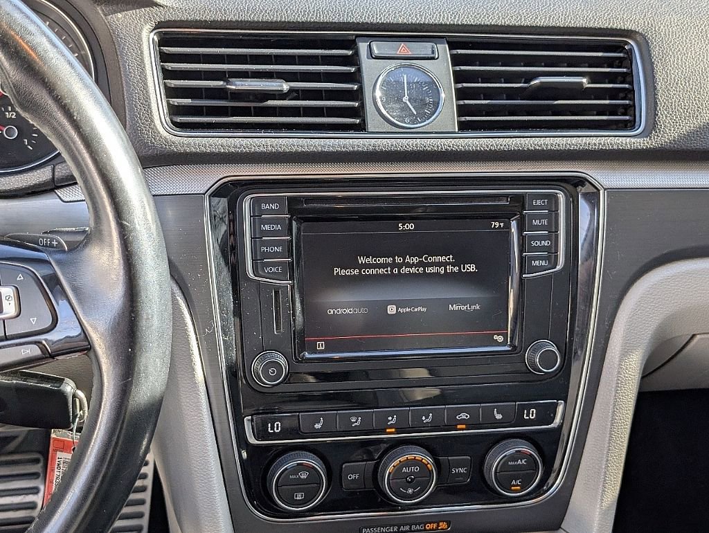 Used 2017 Volkswagen Passat 1.8T R-Line image 28