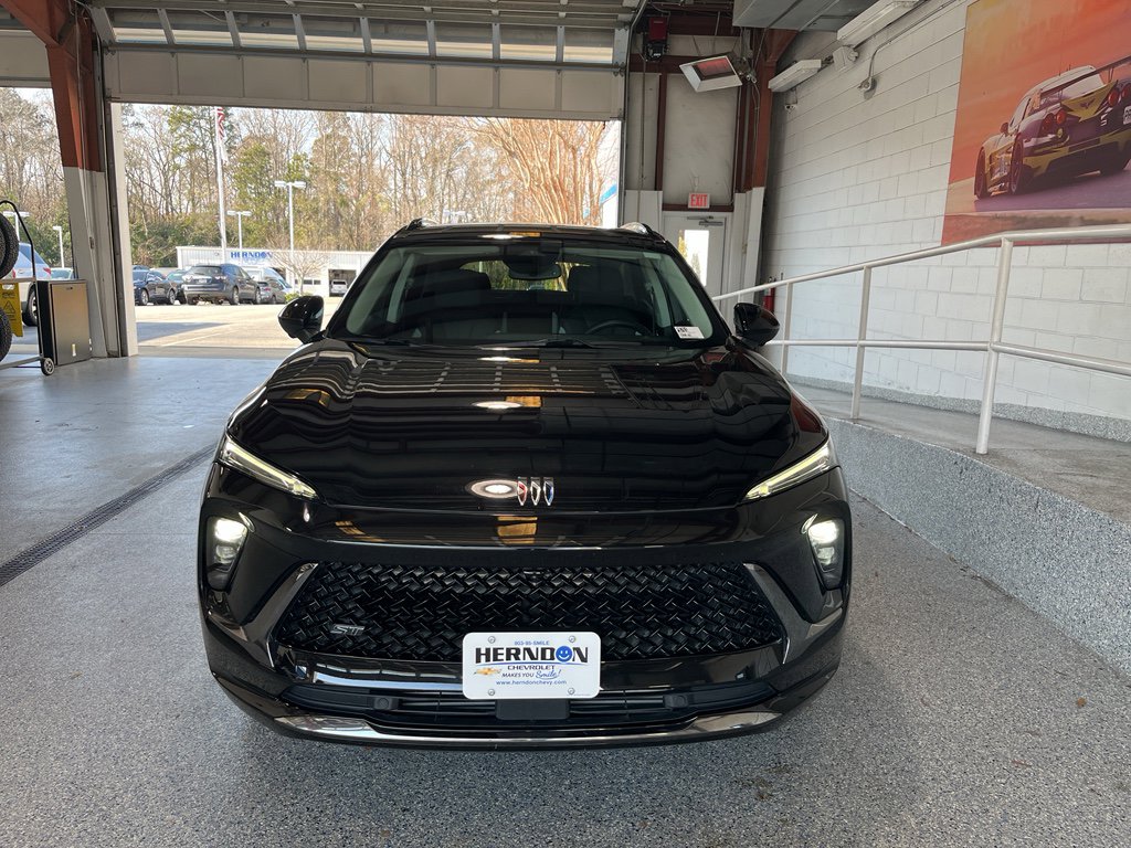 Used 2025 Buick Envision Sport Touring image 2