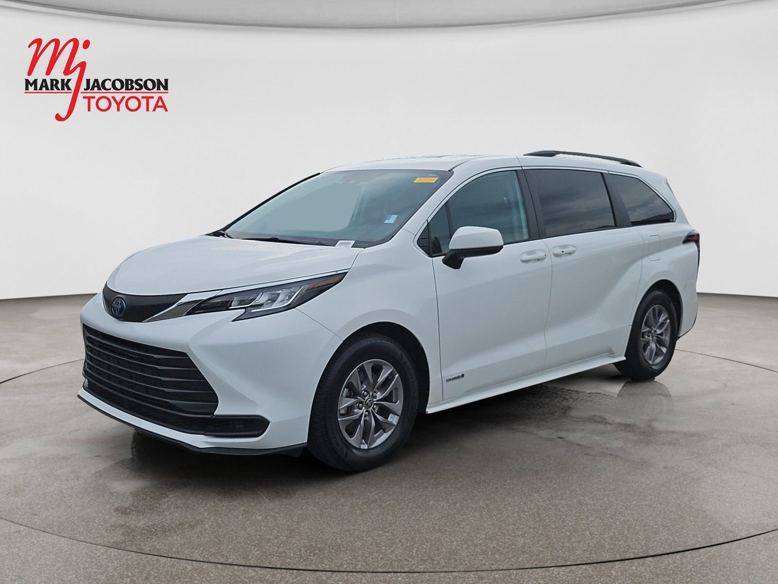 Used 2021 Toyota Sienna LE AWD/4WD image 1