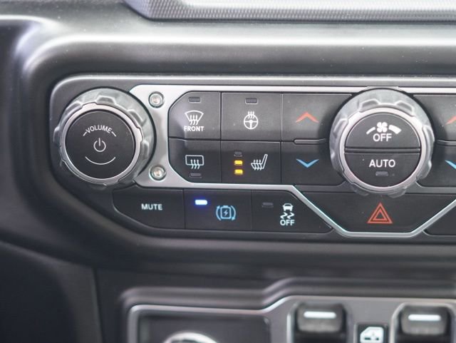Used 2021 Jeep Wrangler Unlimited Sahara w/ Cold Weather Group AWD/4WD image 31