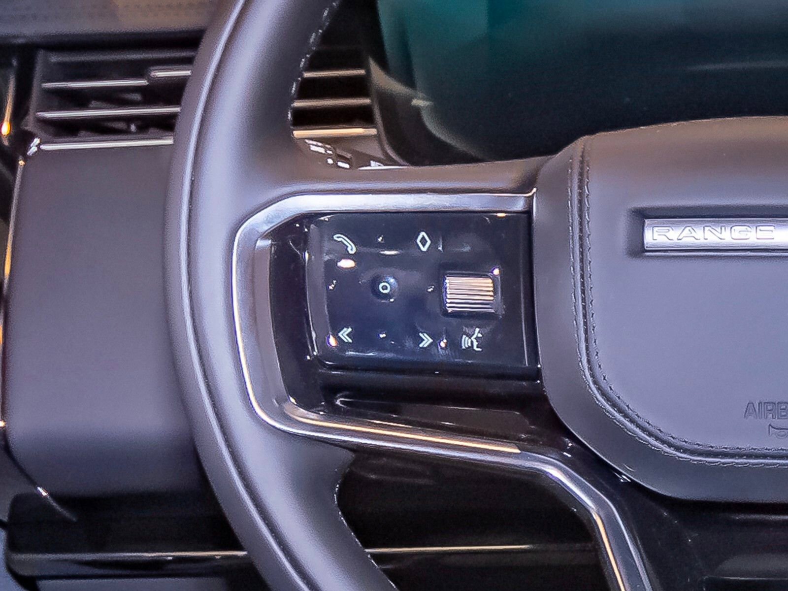 New 2025 Land Rover Range Rover Sport SE image 15