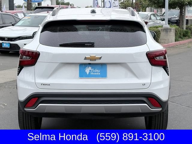 Used 2024 Chevrolet Trax LT w/ LT Convenience Package FWD image 6