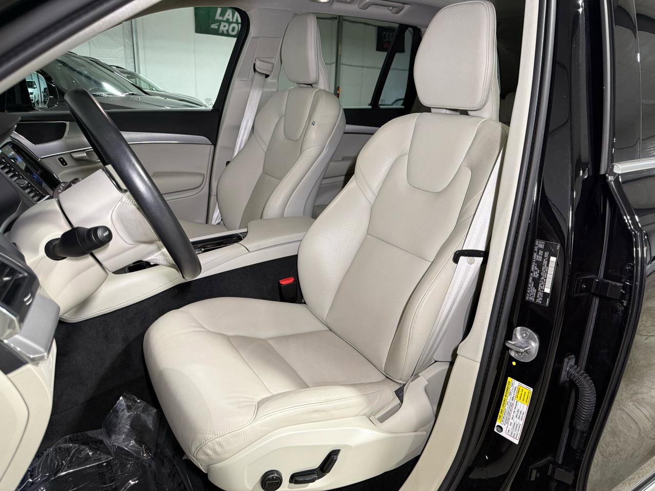 Used 2024 Volvo XC90 B5 Core AWD/4WD image 11