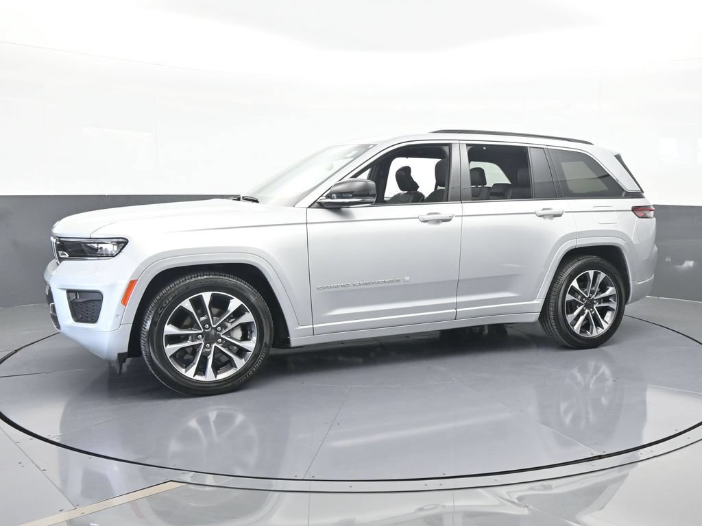 Used 2024 Jeep Grand Cherokee Overland w/ Luxury Tech Group IV AWD/4WD image 2