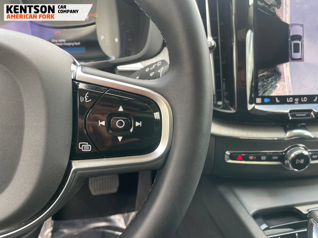 Used 2025 Volvo XC60 B5 Plus AWD/4WD image 19