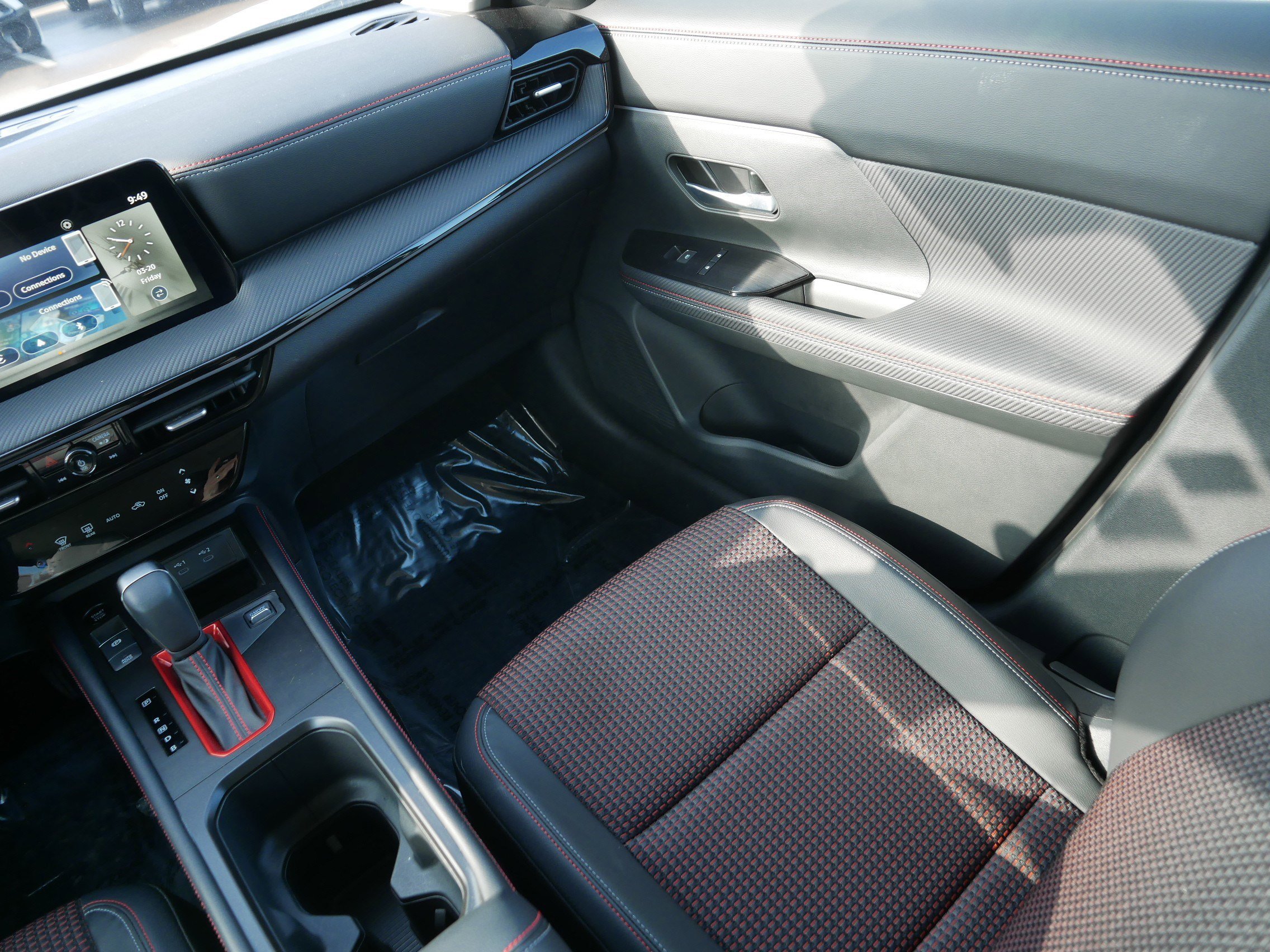 Used 2025 Nissan Kicks SR image 11