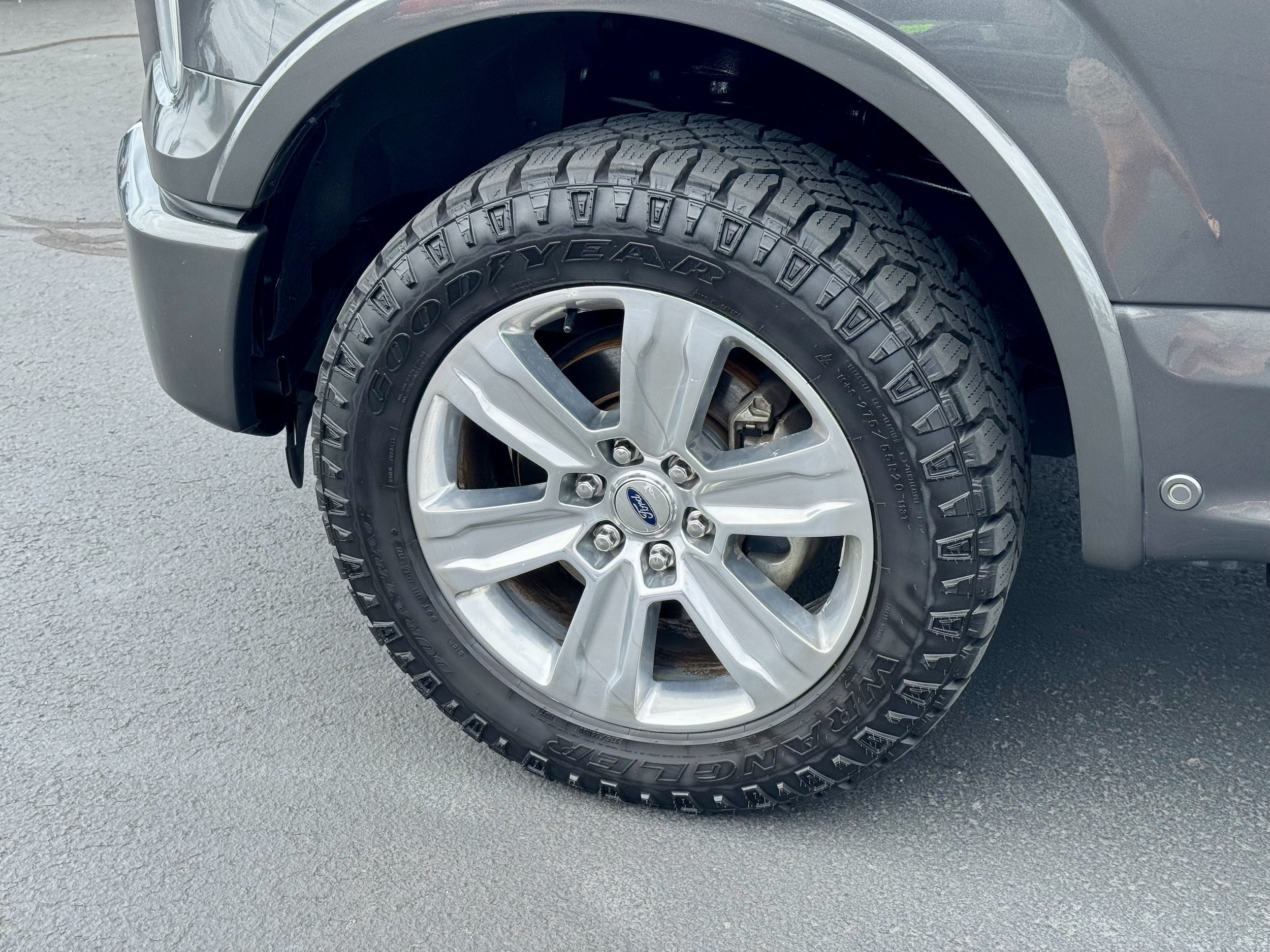 Used 2016 Ford F150 Platinum w/ Equipment Group 701A Luxury AWD/4WD image 8