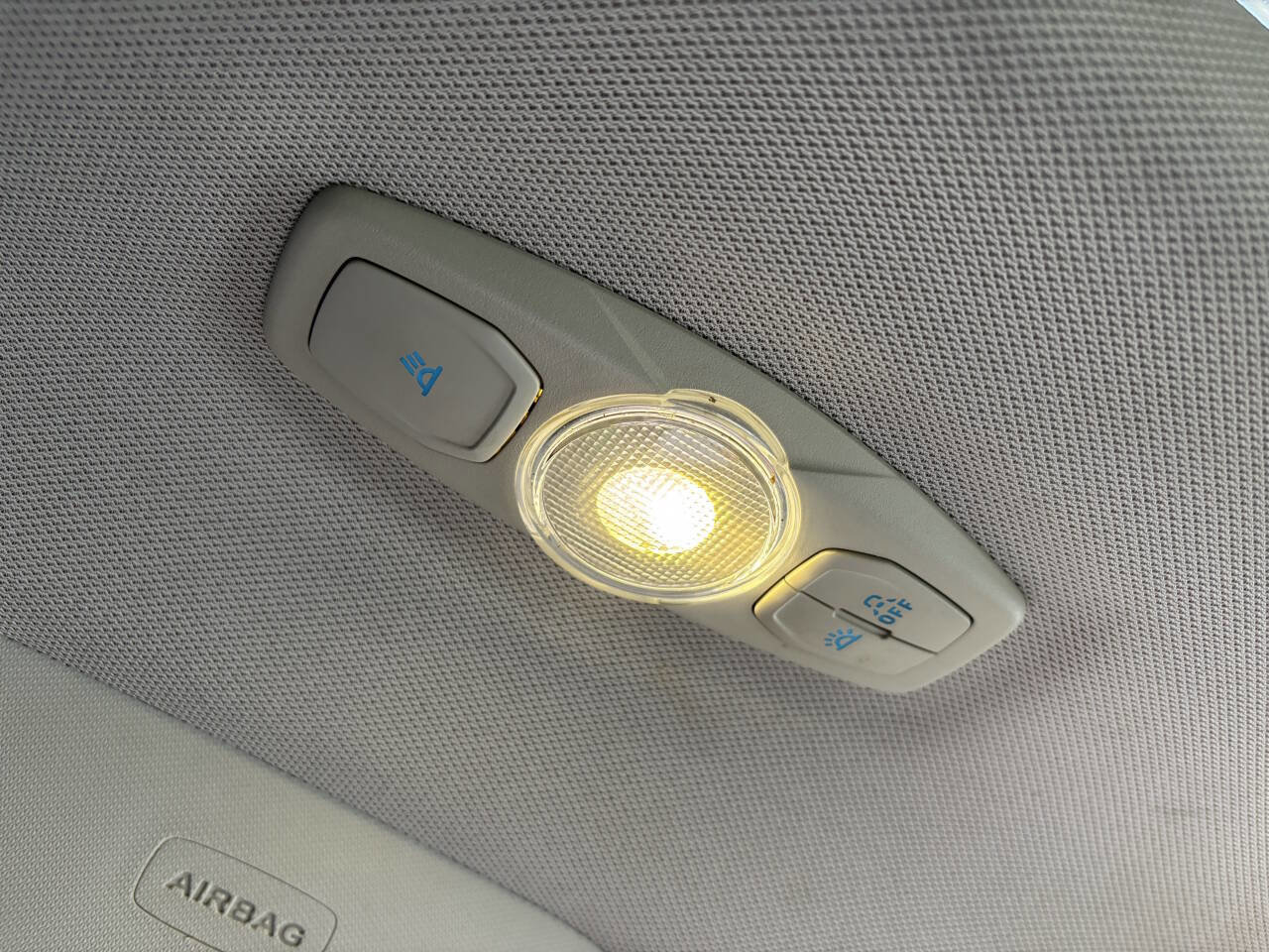 Used 2012 Ford Focus SEL image 20