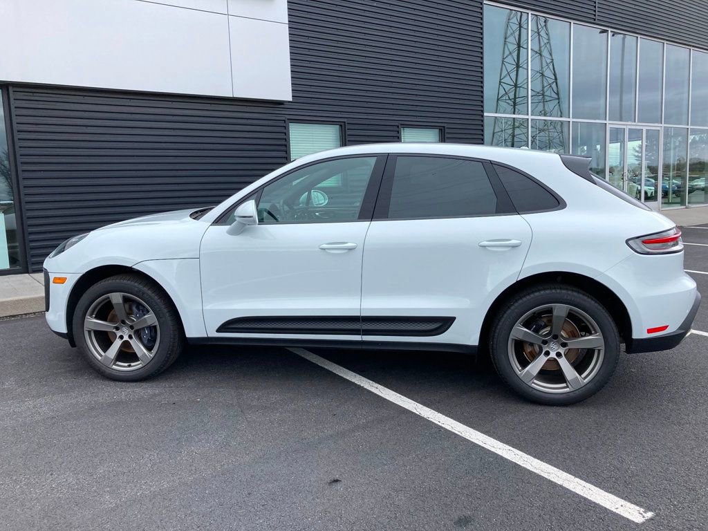 Used 2024 Porsche Macan image 2