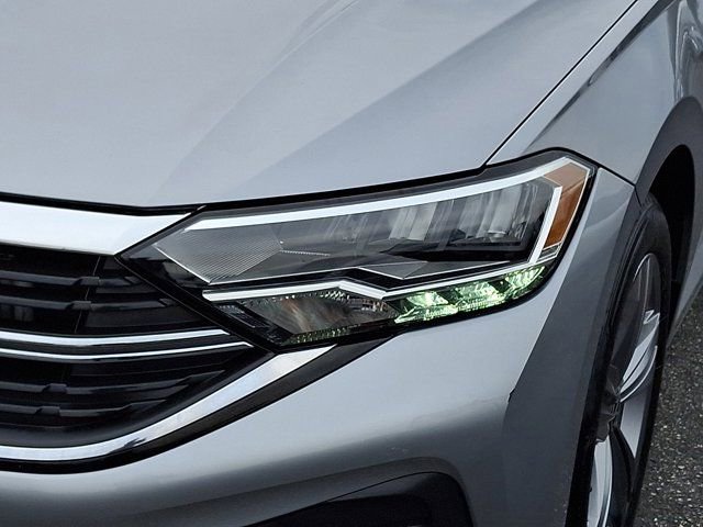 Used 2023 Volkswagen Jetta SE w/ Panoramic Sunroof Package FWD image 12