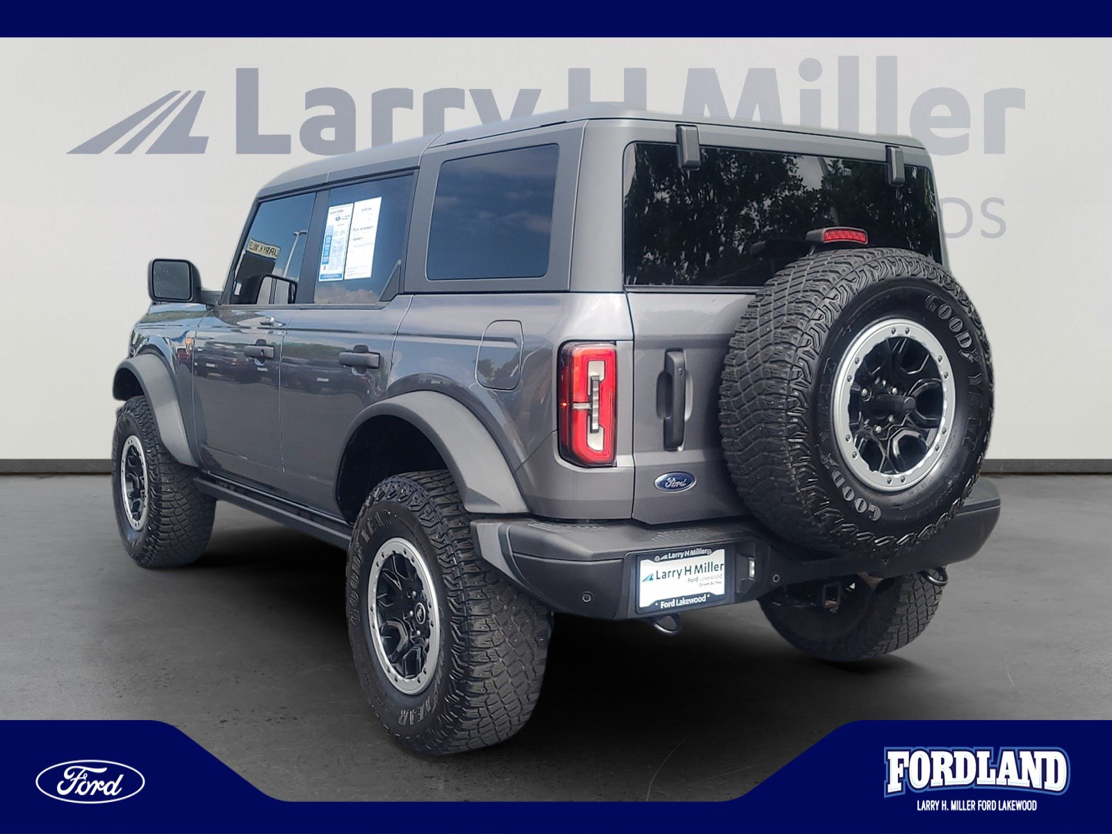 Used 2023 Ford Bronco Badlands w/ Sasquatch Package AWD/4WD image 3