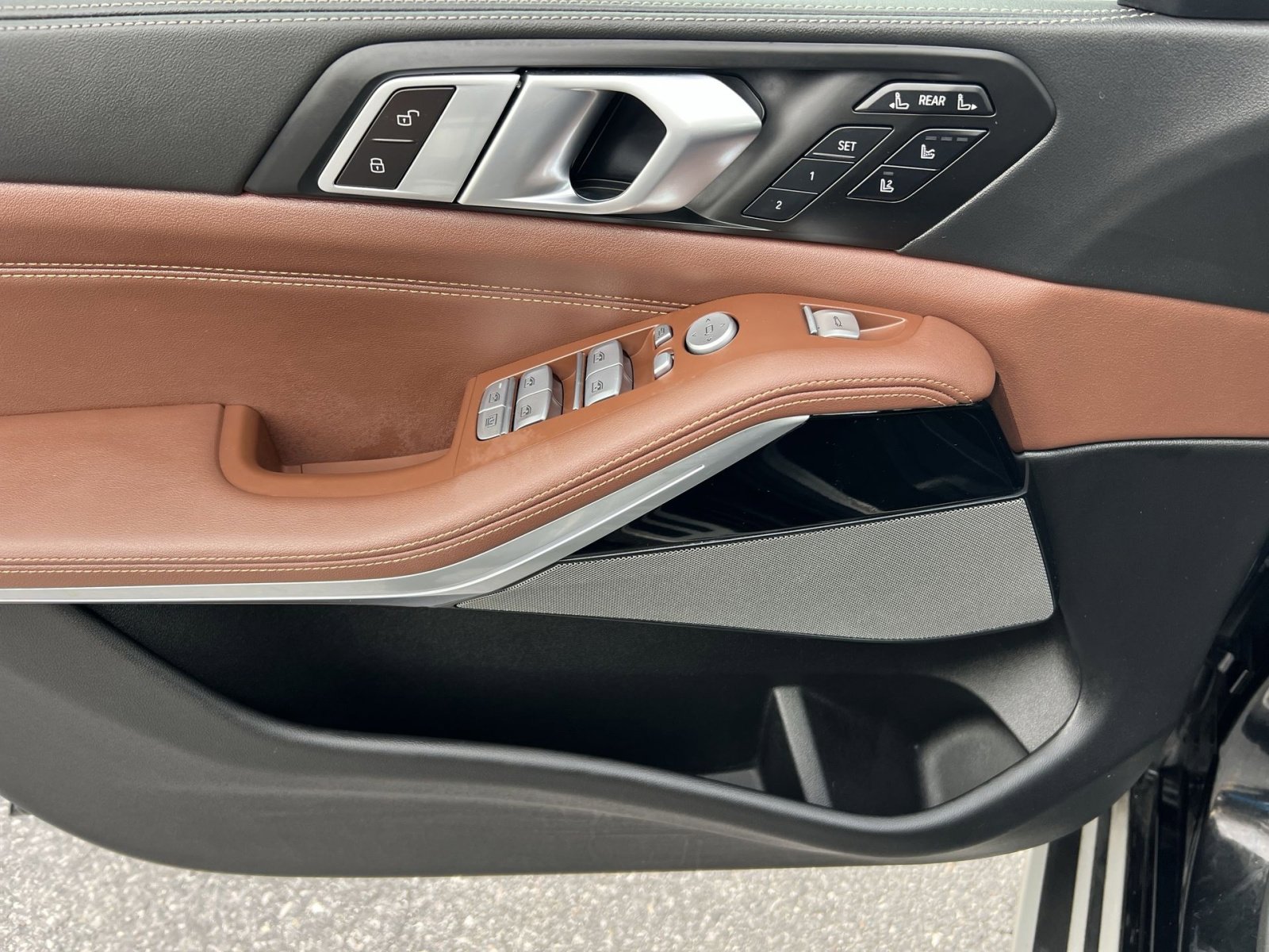 Used 2024 BMW X7 xDrive40i w/ Executive Package image 15