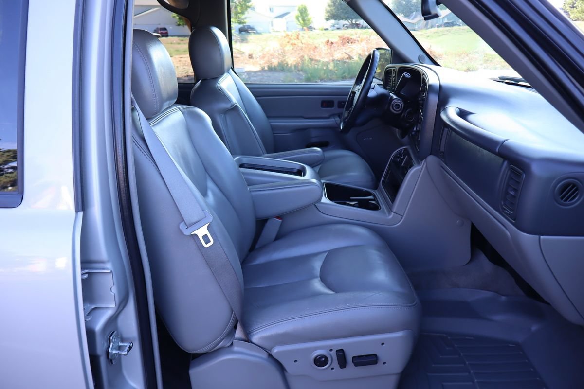 Used 2005 GMC Yukon SLT w/ SLT Preferred Equipment Group AWD/4WD image 24
