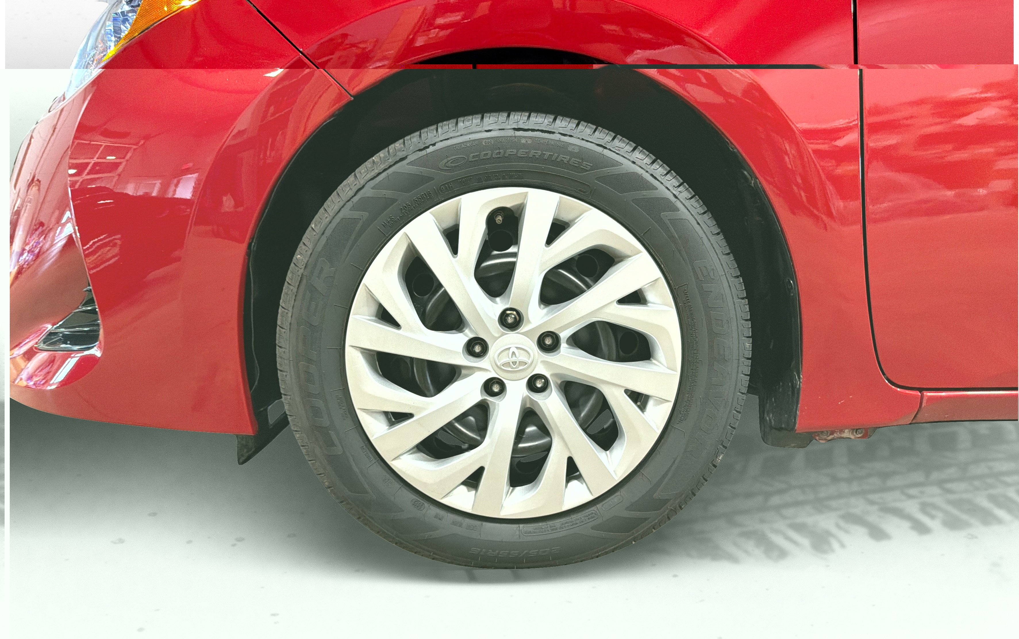 Used 2018 Toyota Corolla LE FWD image 46