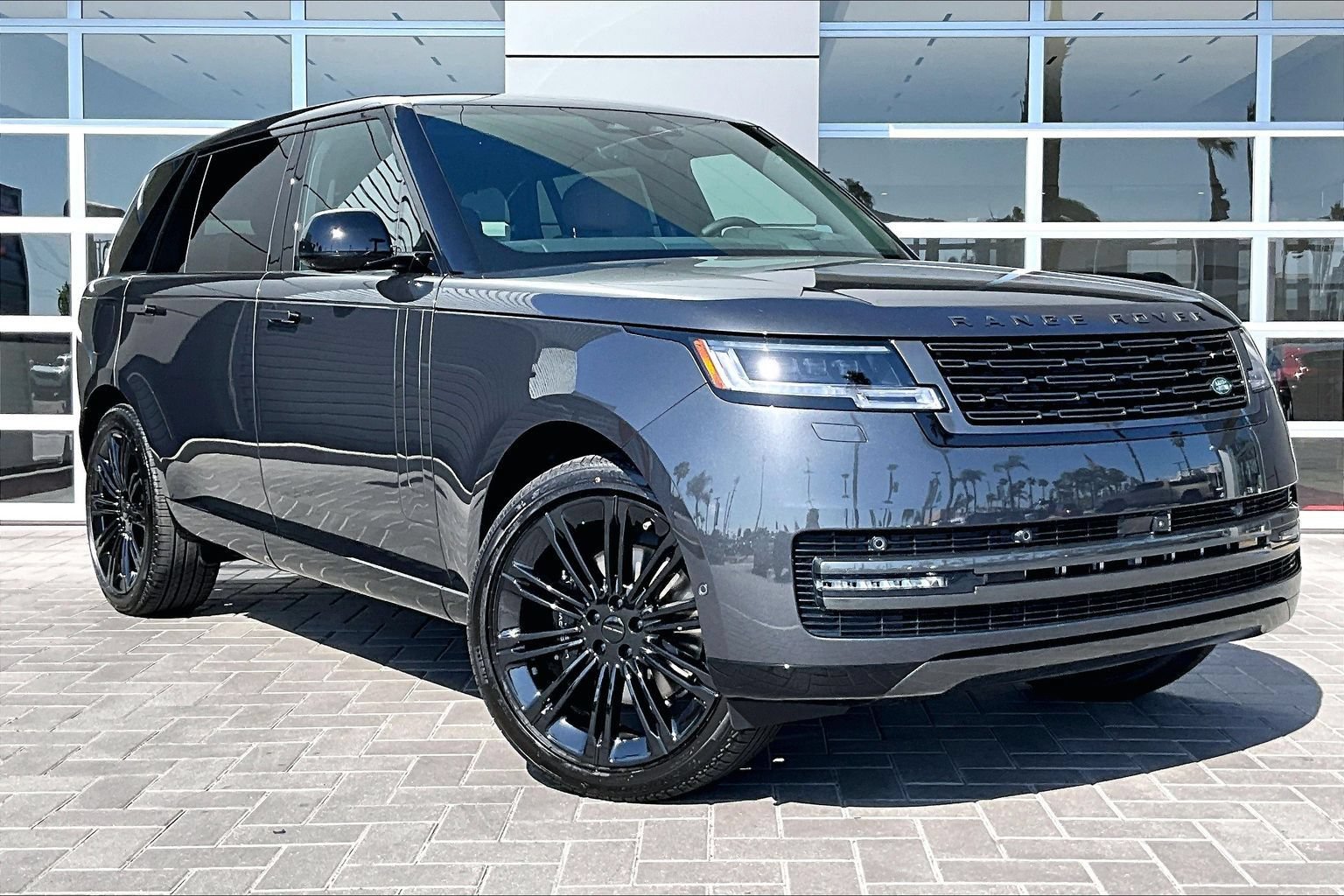 New 2026 Land Rover Range Rover Long Wheelbase SE AWD/4WD image 2