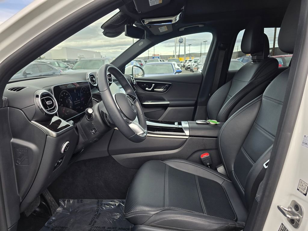 Used 2025 Mercedes-Benz GLC 300 4MATIC image 21