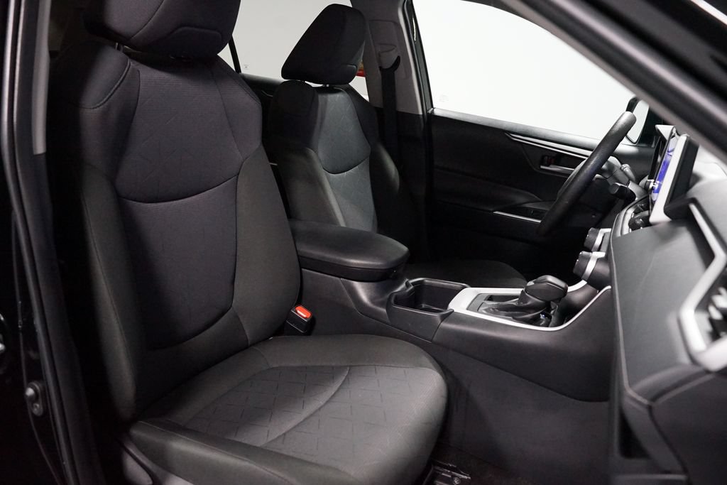Certified 2025 Toyota RAV4 XLE FWD image 28