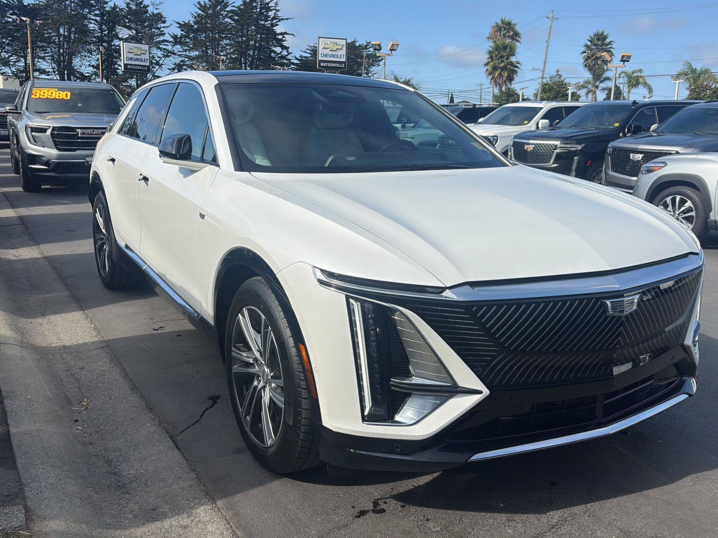 Used 2024 Cadillac Lyriq Luxury AWD/4WD image 1