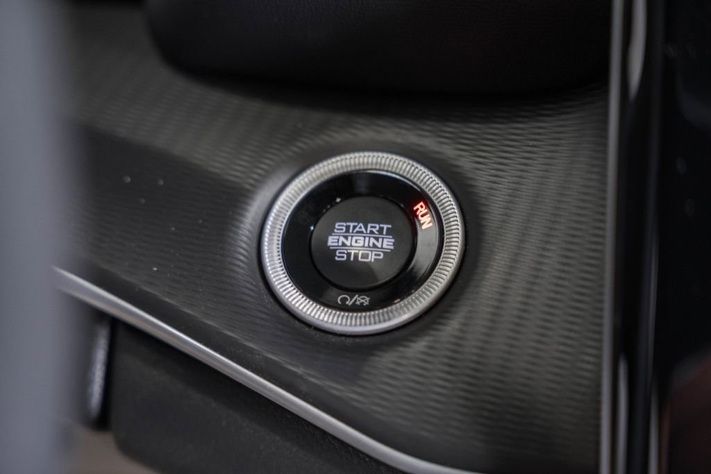 New 2025 Jeep Grand Cherokee Altitude image 24