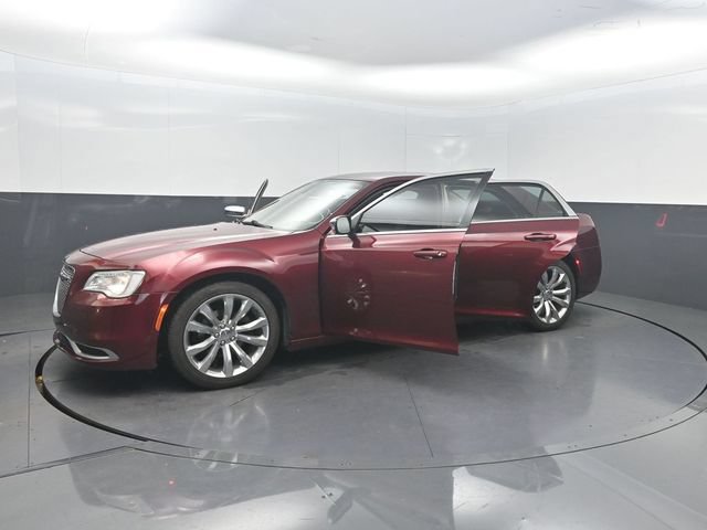 Used 2019 Chrysler 300 Touring w/ Chrome Appearance Package RWD image 34