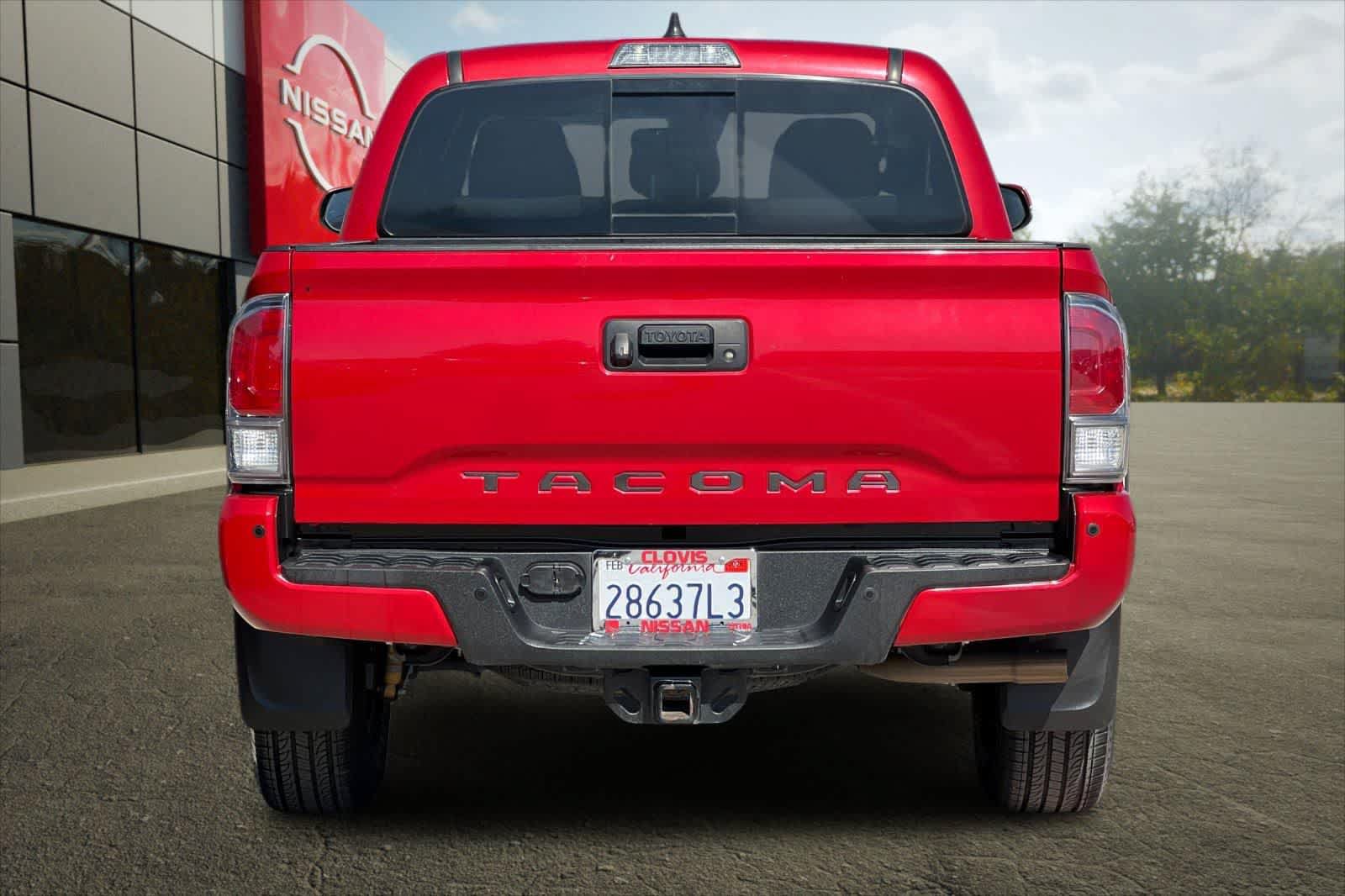 Used 2022 Toyota Tacoma TRD Off-Road w/ Technology Package AWD/4WD image 8