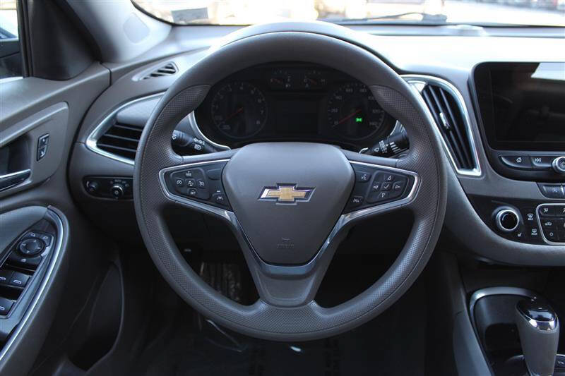 Used 2020 Chevrolet Malibu LT FWD image 14