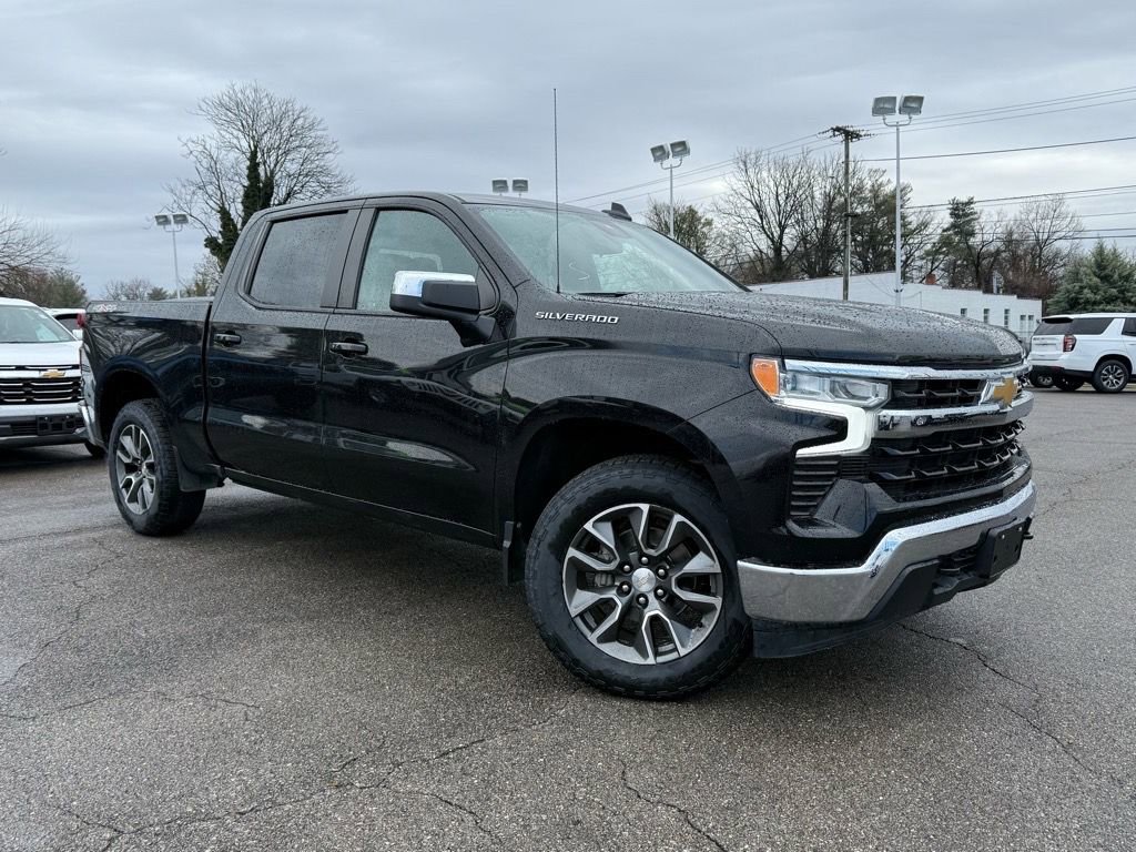 Used 2022 Chevrolet Silverado 1500 LT image 2