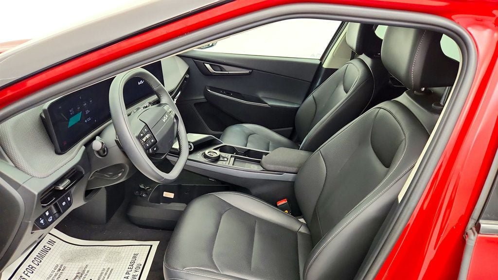 Used 2025 Kia EV6 Wind RWD image 17