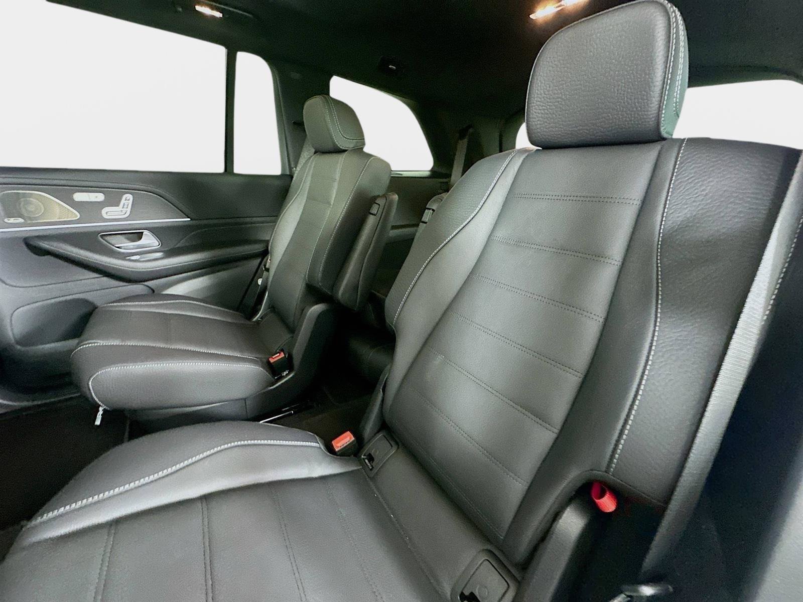 Used 2026 Mercedes-Benz GLS 580 4MATIC image 32