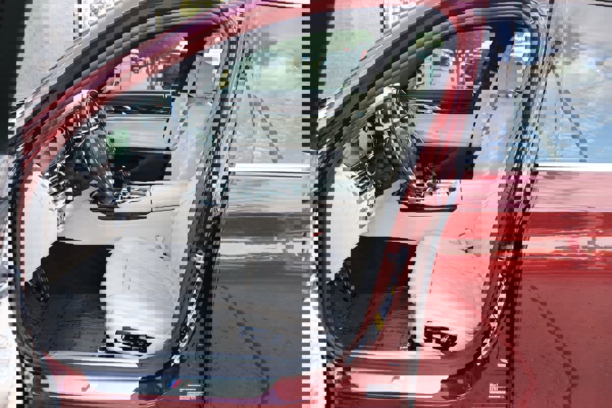 Used 2019 BMW 750i xDrive w/ Luxury Rear Seating Package image 42