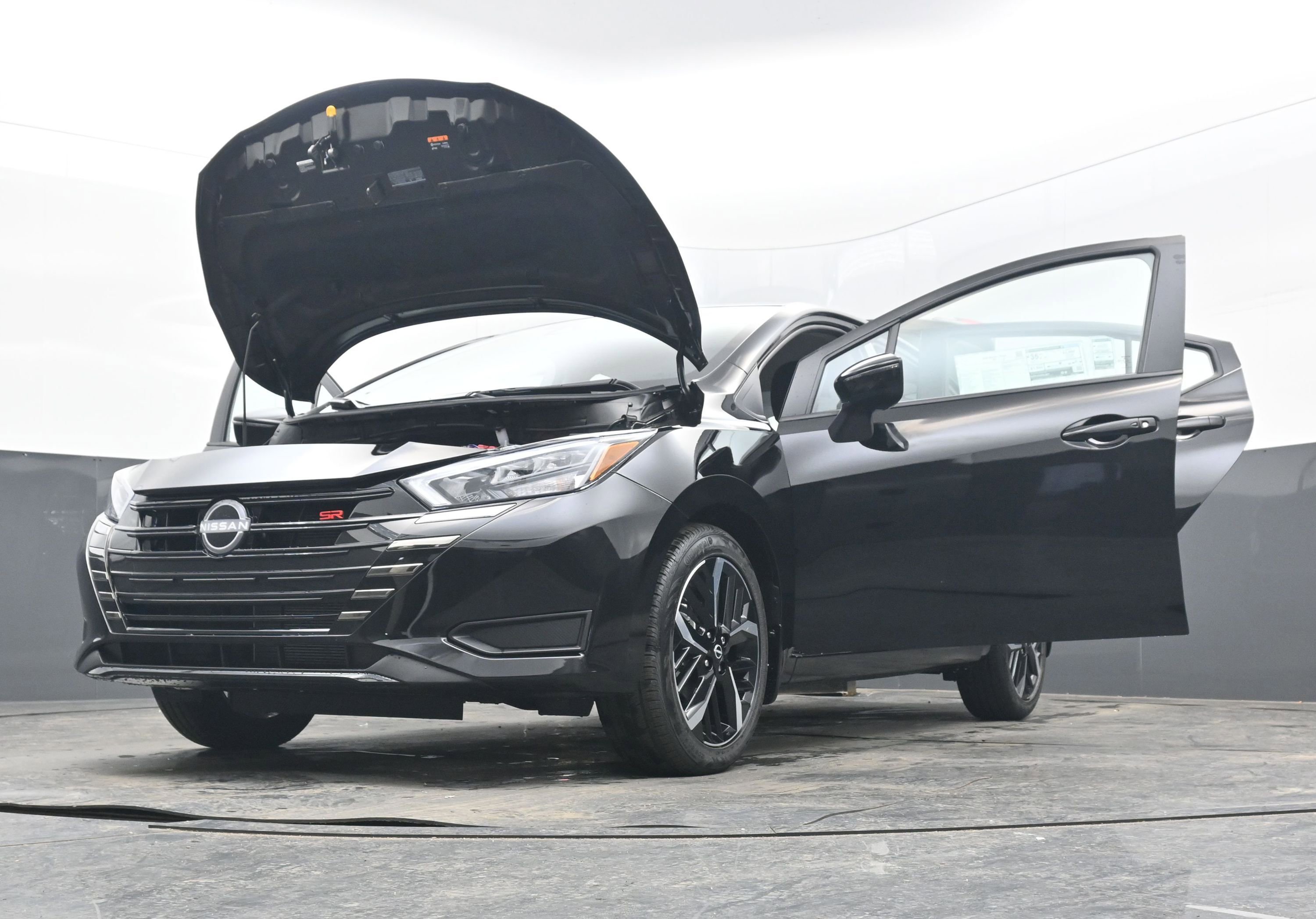 New 2025 Nissan Versa SR image 40