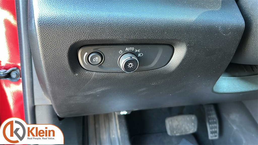 Used 2023 Chevrolet Traverse LT image 17