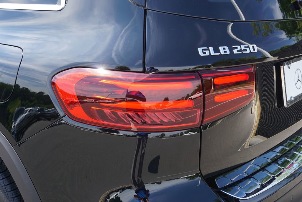 New 2025 Mercedes-Benz GLB 250 4MATIC image 14