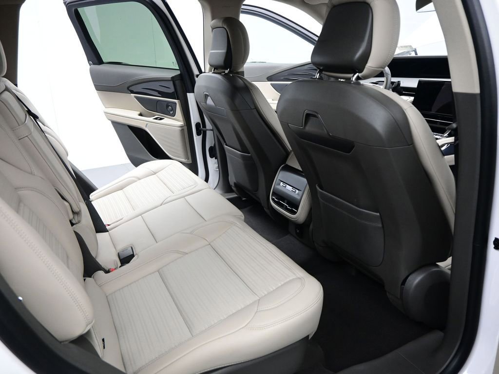 Used 2025 Lincoln Nautilus Reserve w/ Jet Appearance Package AWD/4WD image 22