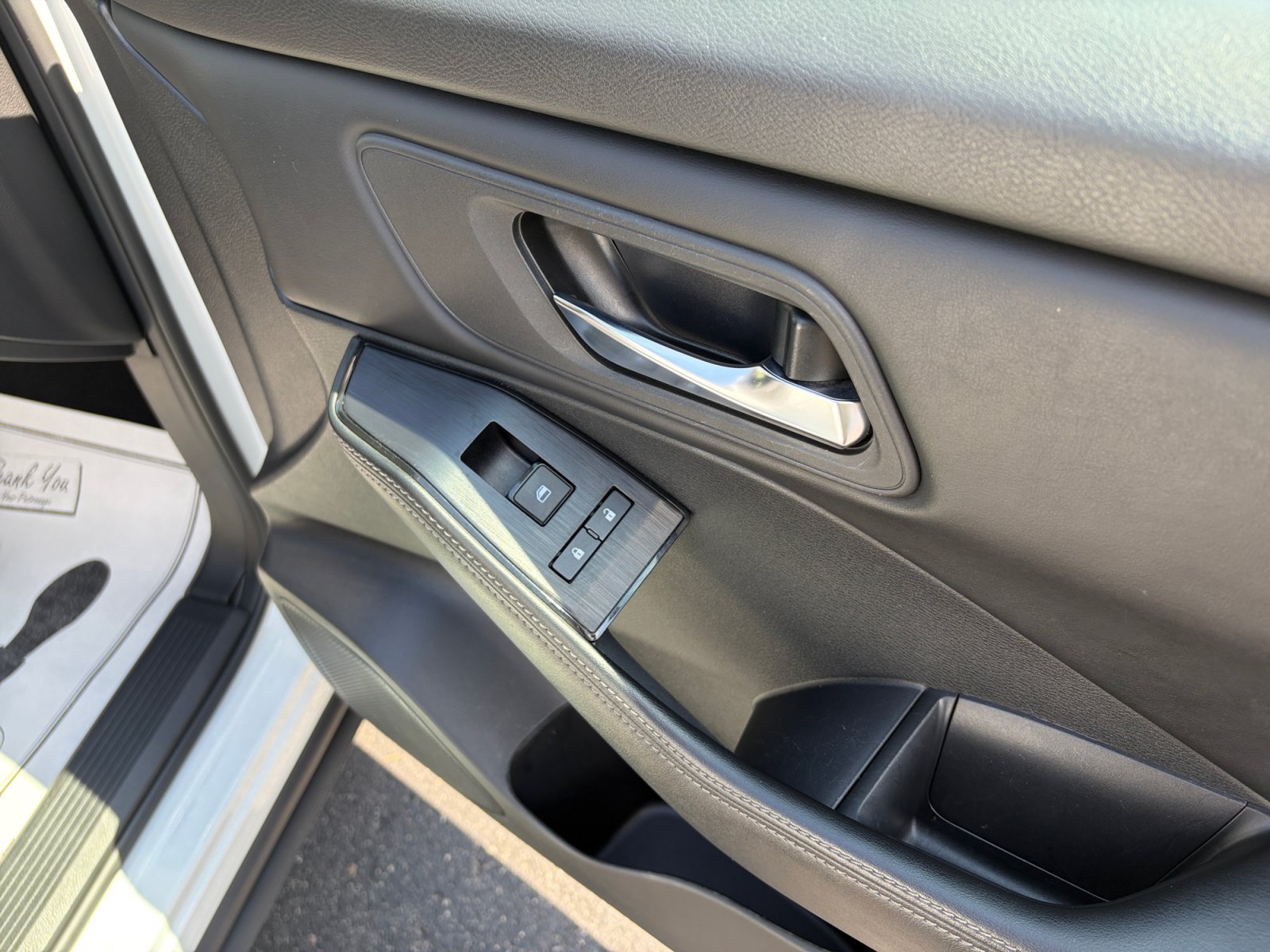 Used 2024 Nissan Rogue SV AWD/4WD image 16