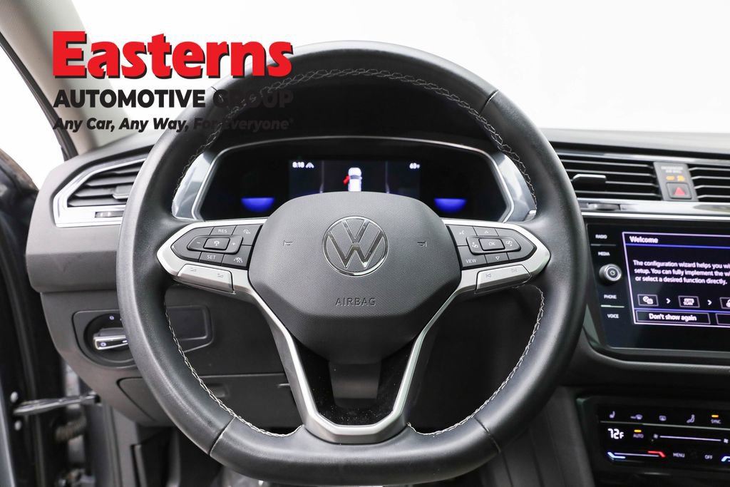 Used 2022 Volkswagen Tiguan SE w/ Panoramic Sunroof Package image 10