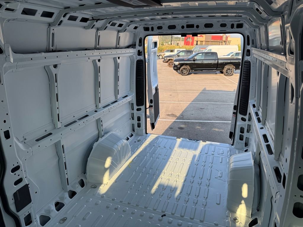 New 2026 RAM ProMaster 3500 w/ Quick Order Package 22G SLT image 25