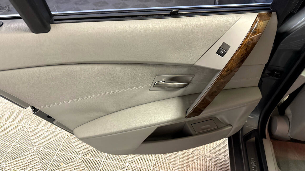 Used 2006 BMW 530xi Wagon image 20