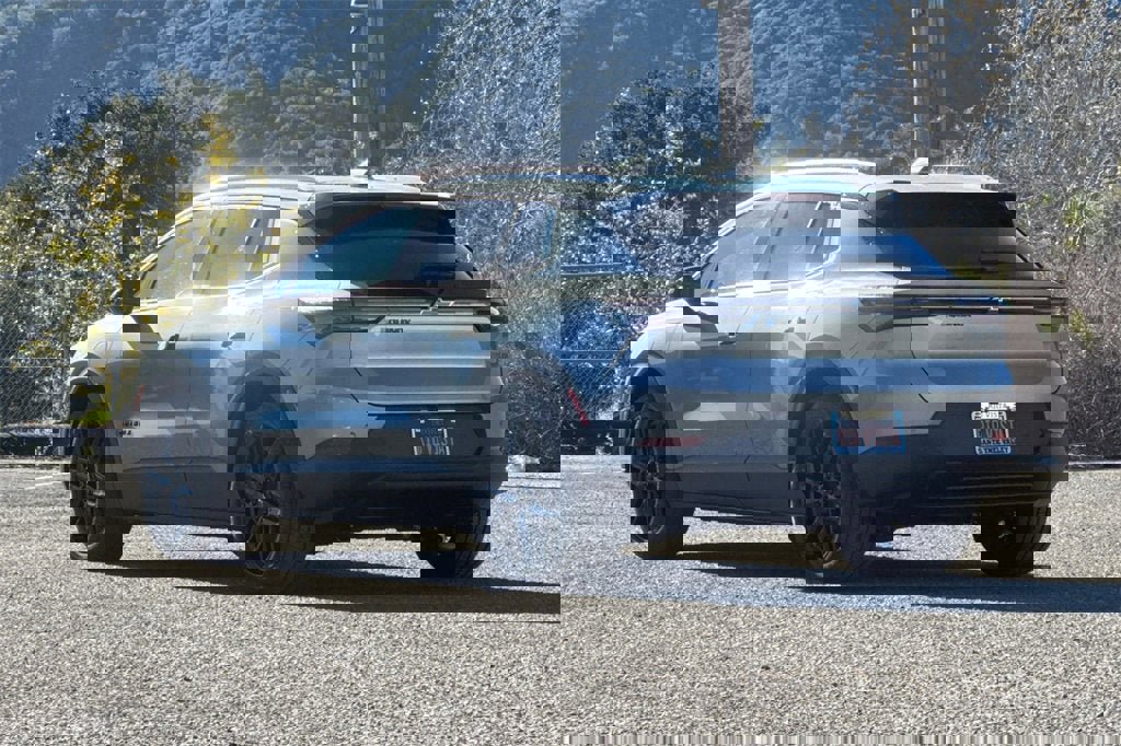 New 2026 Chevrolet Equinox EV LT w/ LPO, Blackout Package image 6