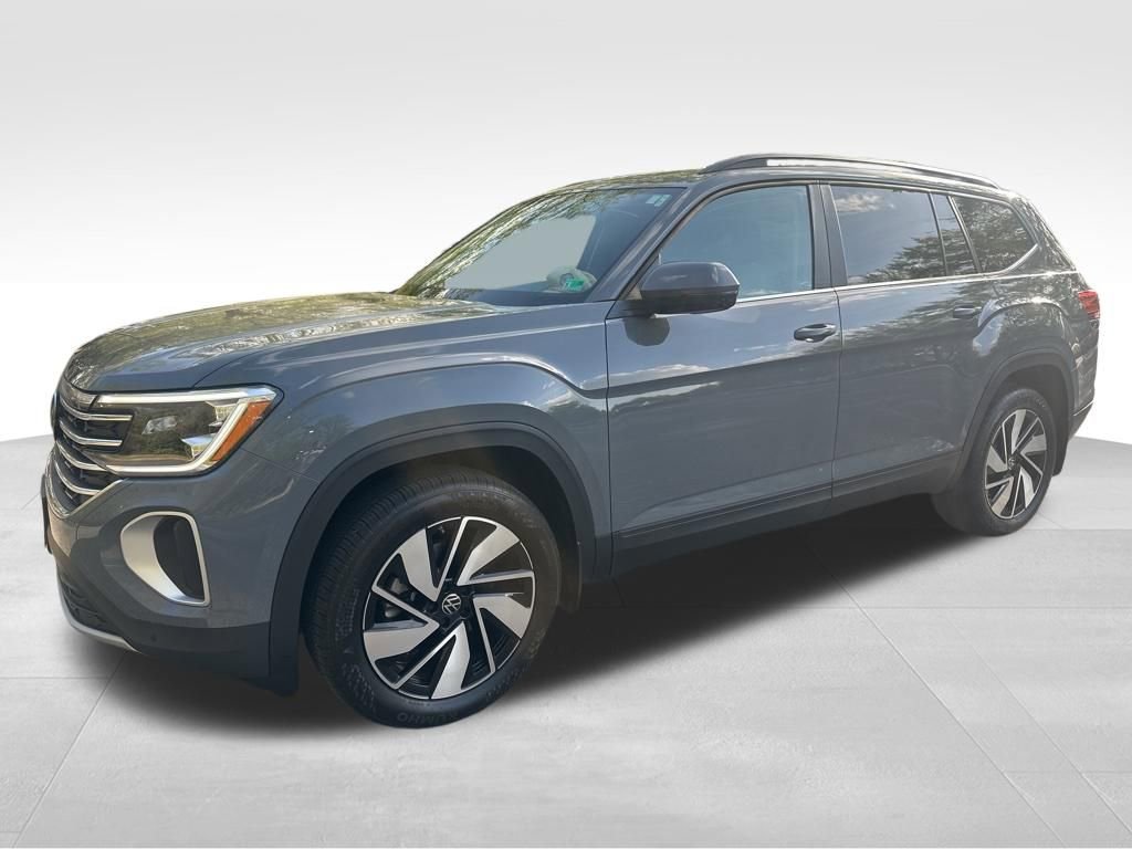 Used 2025 Volkswagen Atlas SE image 2