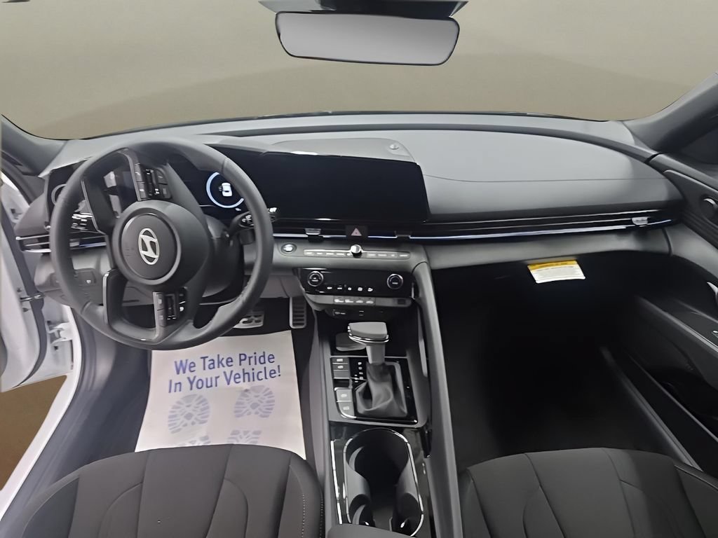 New 2026 Hyundai Elantra SEL FWD image 18