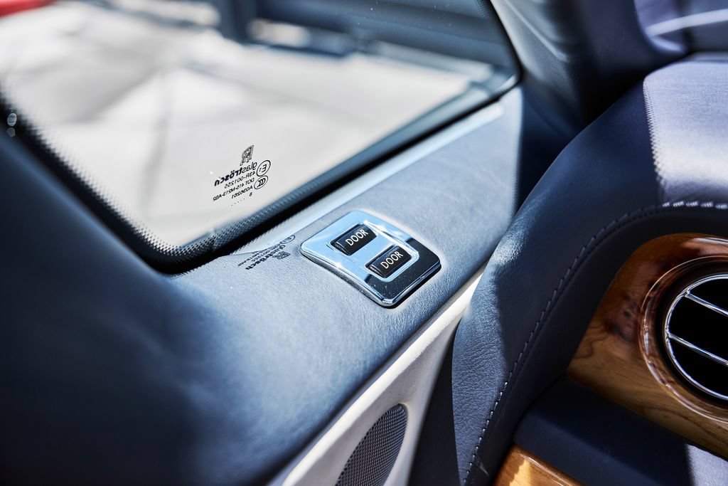Used 2009 Rolls-Royce Phantom Drophead Coupe RWD image 52