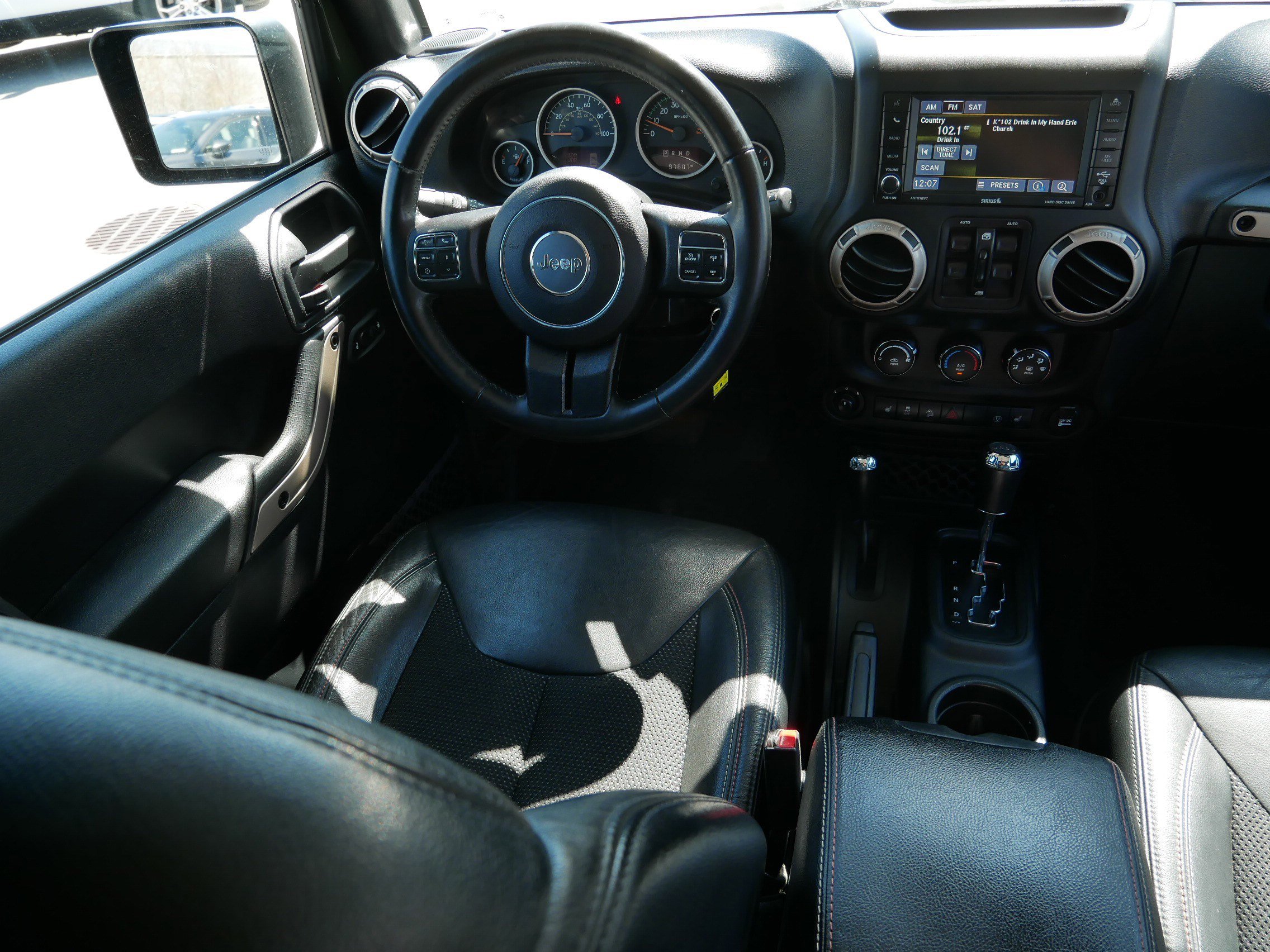 Used 2016 Jeep Wrangler Unlimited Sahara image 9