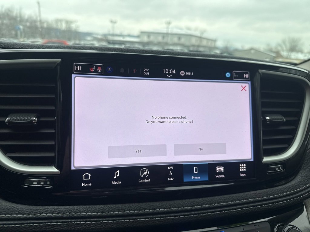 Used 2024 Chrysler Pacifica Select image 29