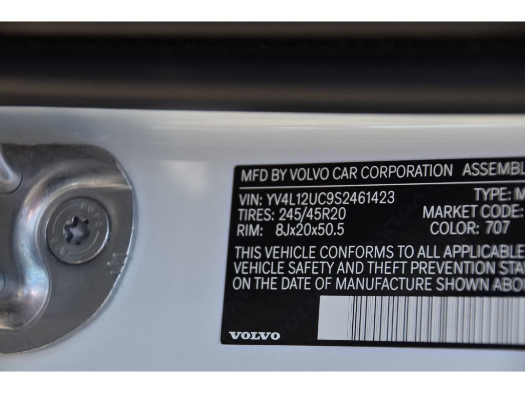 Used 2025 Volvo XC40 B5 Plus w/ Protection Package Premier image 36